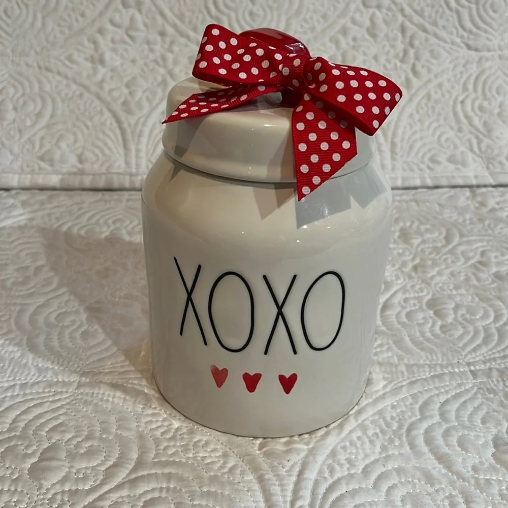 Rae‎ Dunn XOXO canister